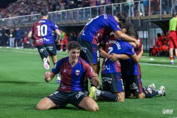 Borja Calvo ampl&iacute;a su contrato con el CD Eldense