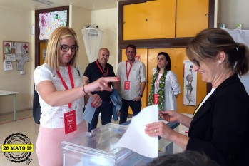 Los candidatos de Petrer votan en una ma&ntilde;ana sin incidentes y con un ligero descenso de participaci&oacute;n