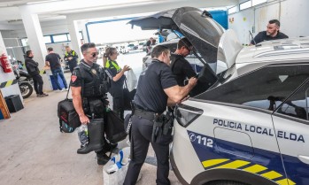 Agentes de la Polic&iacute;a Local de Elda se trasladan a Valencia para ayudar en la seguridad de la zona