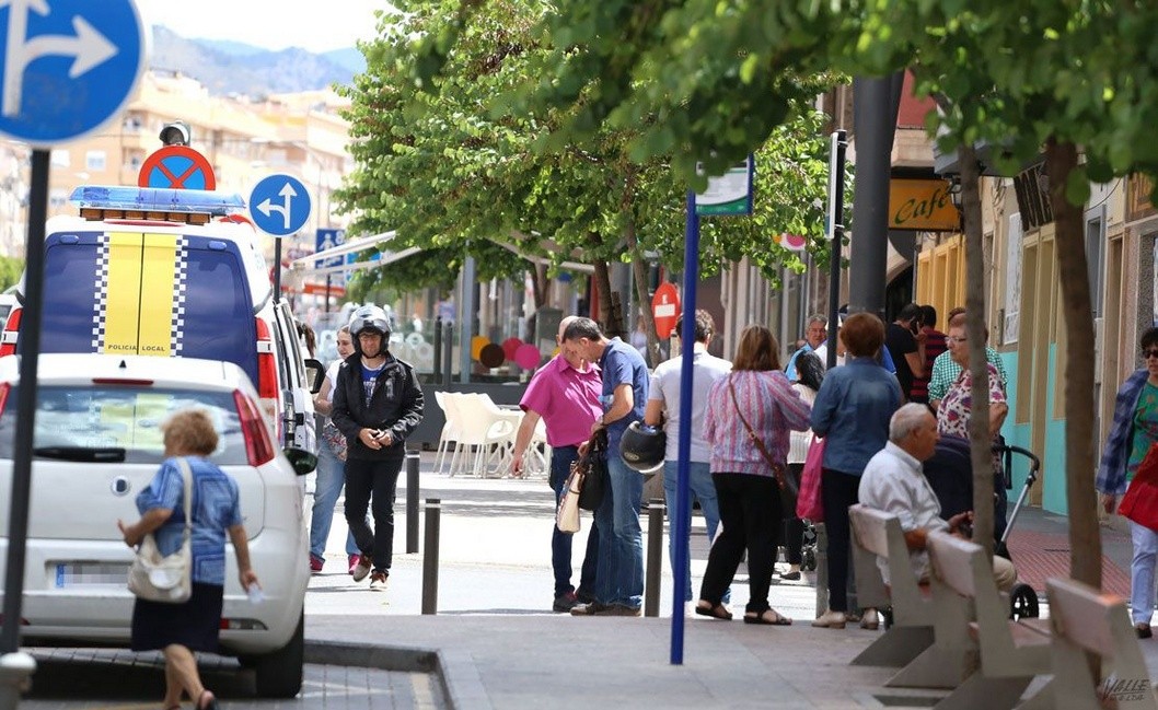 Una mujer sufre un atropello por un turismo al cruzar un paso de peatones junto a la Gran Avenida Una mujer sufre un atropello por un turismo al cruzar un paso de peatones junto a la Gran Avenida
