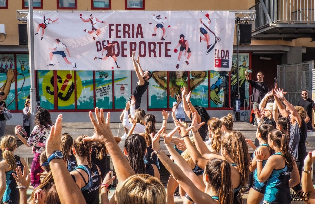 El deporte reina en la plaza de la Ficia por una mañana El deporte reina en la plaza de la Ficia por una mañana