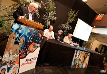 La presentaci&oacute;n de la revista Fiestas Mayores rinde un homenaje a Ernesto Garc&iacute;a Llobregat y Juan Arr&aacute;ez