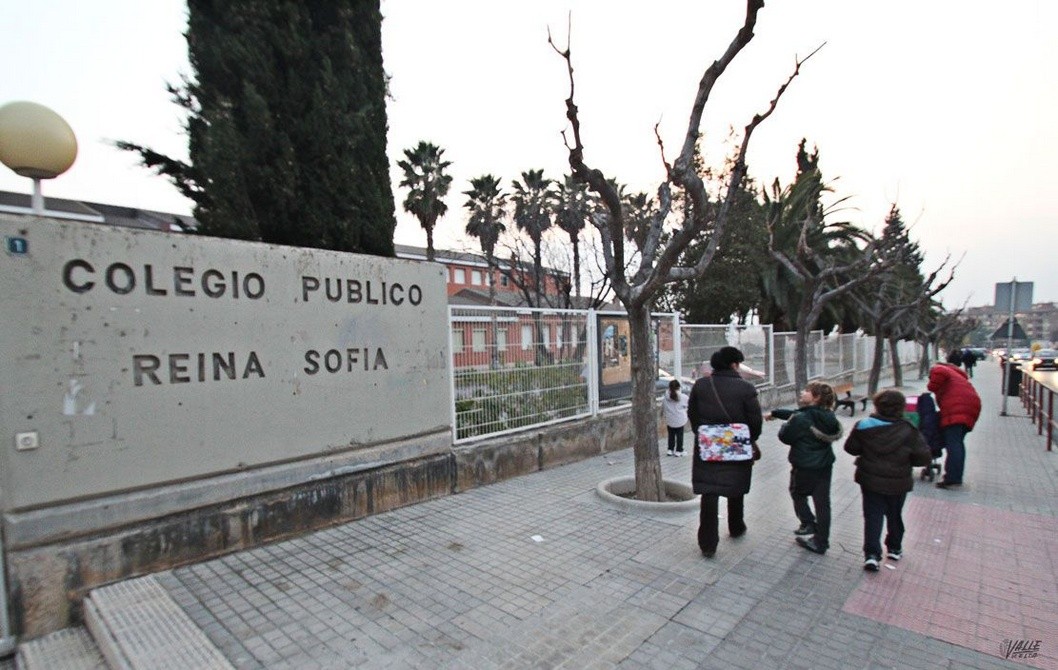 Tras las críticas del PP de Petrer, Educación anuncia que comenzarán a dar las ayudas de los libros de texto Tras las críticas del PP de Petrer, Educación anuncia que comenzarán a dar las ayudas de los libros de texto