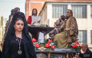 Decenas de personas acompa&ntilde;an a la Santa Cena a Santa Ana