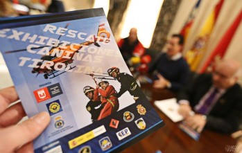 Una gran exhibici&oacute;n de medios de rescate en la plaza de la Ficia