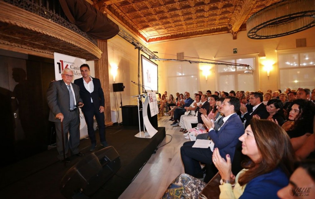 El Casino Eldense premió con sus galardones a reconocidos eldenses El Casino Eldense premió con sus galardones a reconocidos eldenses