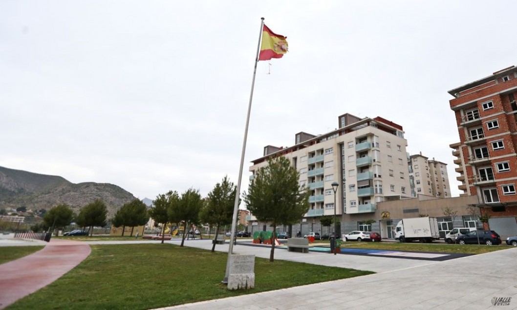 Solicitan la "restitución inmediata" de la bandera de España del parque de Sector 9 por su mal estado Solicitan la "restitución inmediata" de la bandera de España del parque de Sector 9 por su mal estado