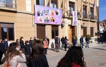 Minuto de silencio en el D&iacute;a Contra la Violencia de G&eacute;nero en Elda