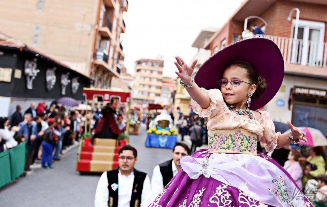 La ilusión y alegría de los niños iluminan Petrer con su Desfile Infantil La ilusión y alegría de los niños iluminan Petrer con su Desfile Infantil