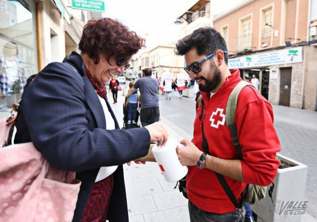 Cruz Roja recauda 9.700 euros en el "Día de la Banderita" Cruz Roja recauda 9.700 euros en el "Día de la Banderita"