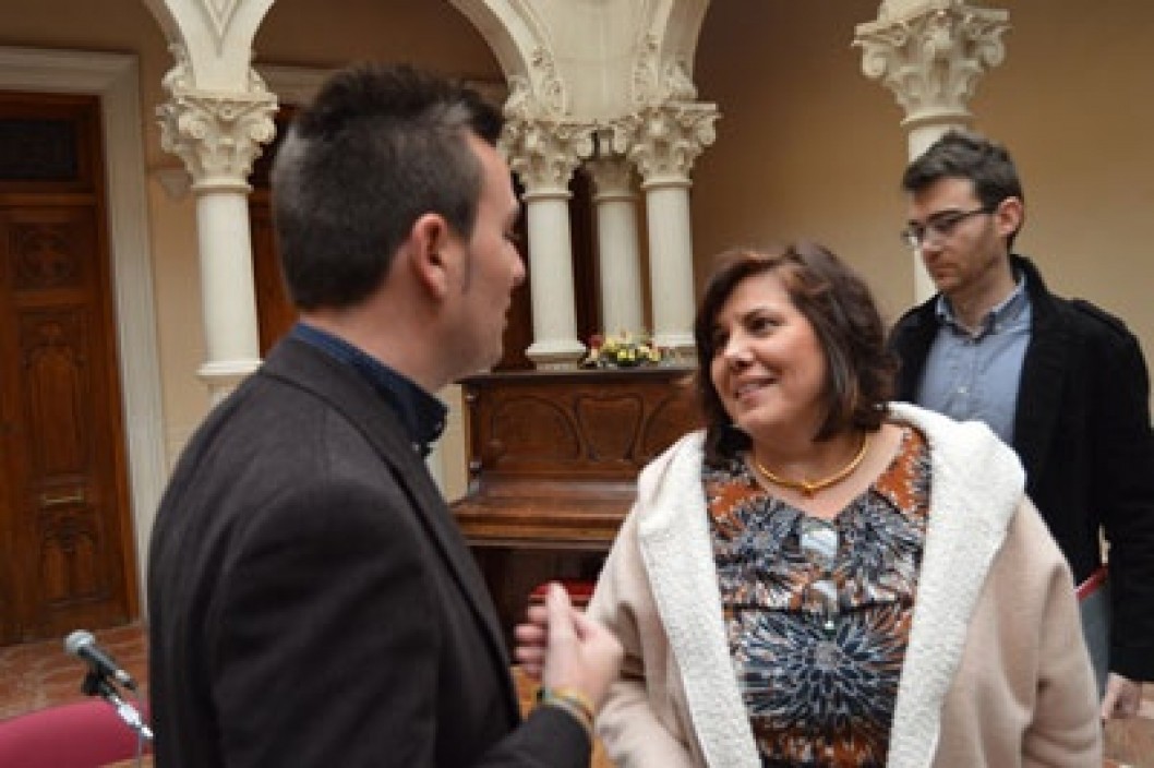 Fernando Gómez se reúne con la directora general de FP para conocer más detalles sobre la implantación de ciclos en Elda Fernando Gómez se reúne con la directora general de FP para conocer más detalles sobre la implantación de ciclos en Elda