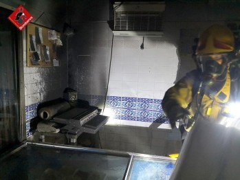 Incendio en una pescader&iacute;a de Elda