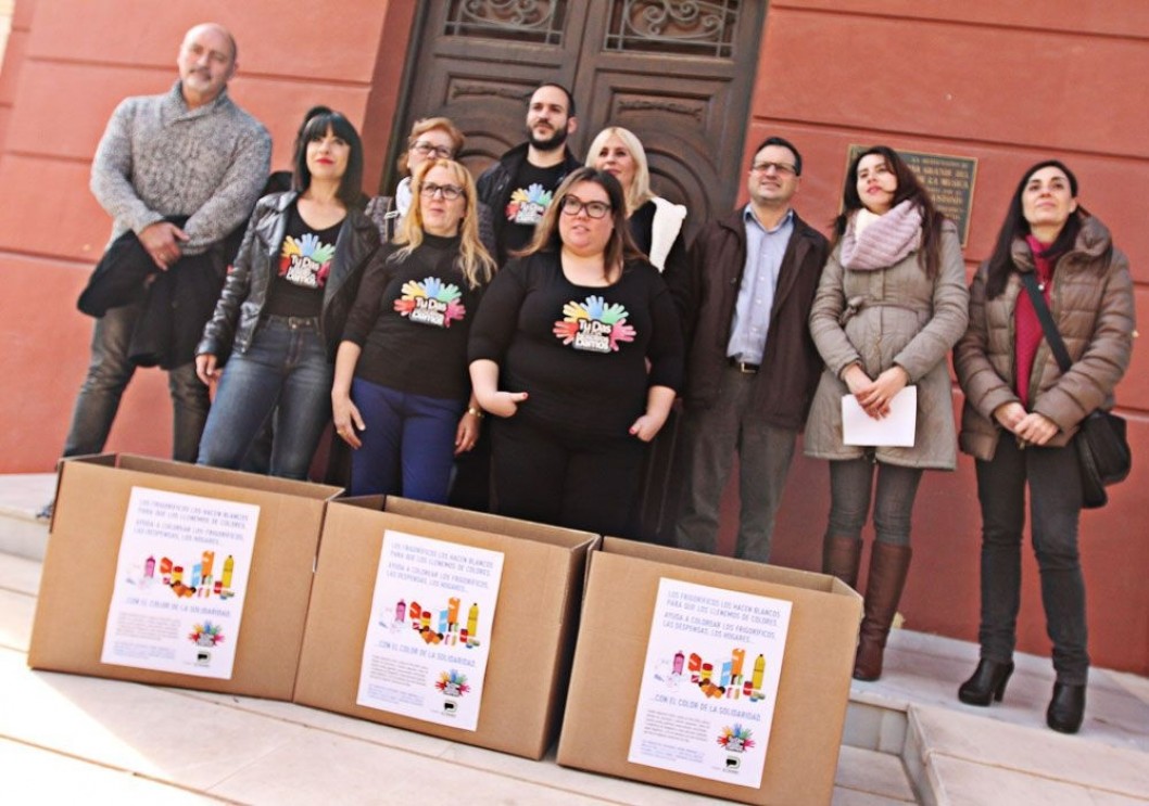 Más de un centenar de comercios colaboran con una campaña de recogida de alimentos Más de un centenar de comercios colaboran con una campaña de recogida de alimentos