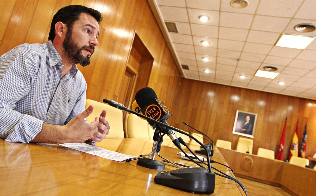 El PP denuncia que "el Ayuntamiento de Elda permanece paralizado" desde hace un mes El PP denuncia que "el Ayuntamiento de Elda permanece paralizado" desde hace un mes