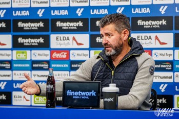 Fernando Est&eacute;vez: "Sumar ante la SD Huesca va a ser vital para conseguir la permanencia cuanto antes"