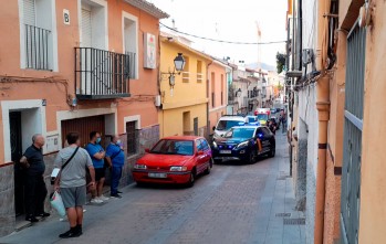La Polic&iacute;a redujo a un hombre que se atrincher&oacute; en su casa tras pegar a su pareja en Petrer