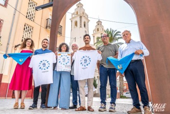 La camiseta de Correr la Traca est&aacute; protagonizada por la Virgen de la Salud