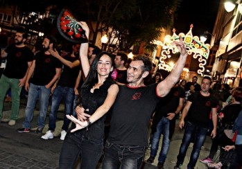 El bando de la cruz conquista las calles de Elda con la Entradica Cristiana