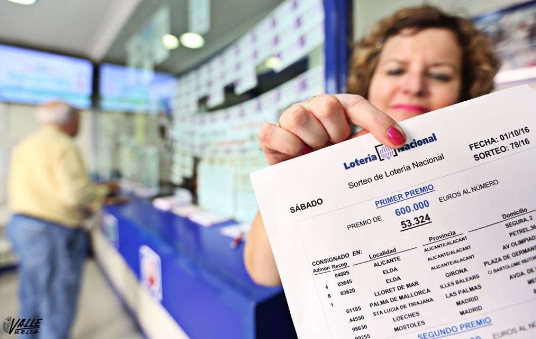 Dos administraciones de Elda reparten el primer premio de la Lotería Nacional Dos administraciones de Elda reparten el primer premio de la Lotería Nacional