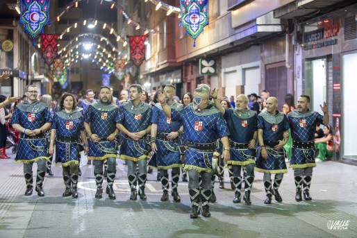 Los festeros vivieron intensamente la primera noche de Moros y Cristianos de Elda