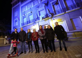 El Ayuntamiento de Elda se ilumina de azul para visibilizar la diabetes