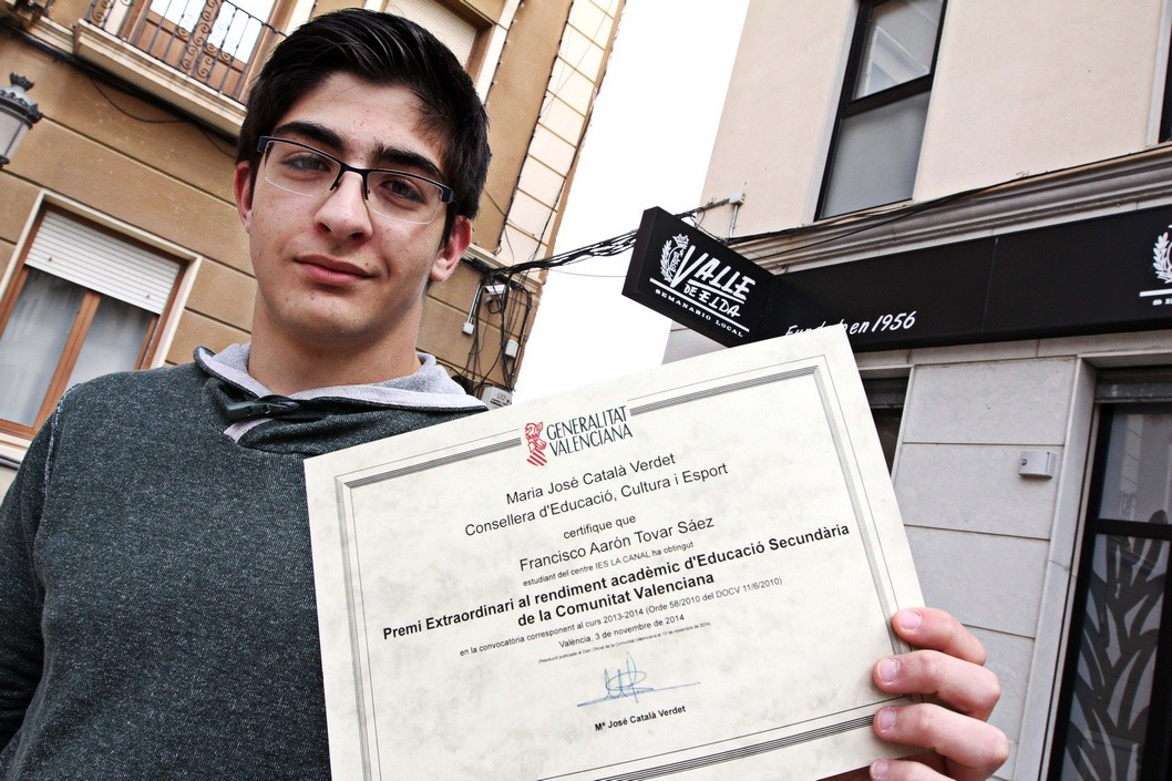 Un estudiante de Petrer distinguido por su expediente académico con el Premio Extraordinario de Educación Secundaria Un estudiante de Petrer distinguido por su expediente académico con el Premio Extraordinario de Educación Secundaria