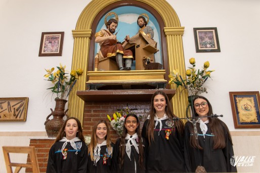Ofrenda de flores a San Crisp&iacute;n y San Crispiniano para iniciar el Medio A&ntilde;o Fallero
