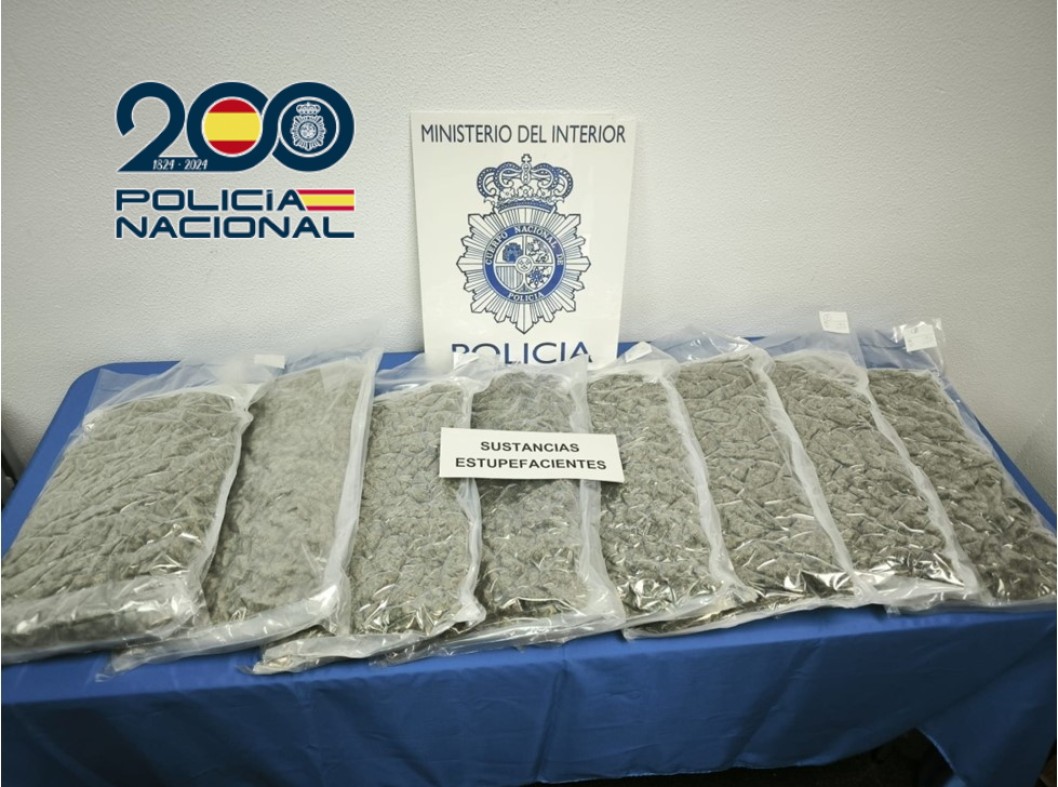 La Polic&iacute;a Nacional interviene m&aacute;s de nueve kilos de cogollos de marihuana del interior de un veh&iacute;culo