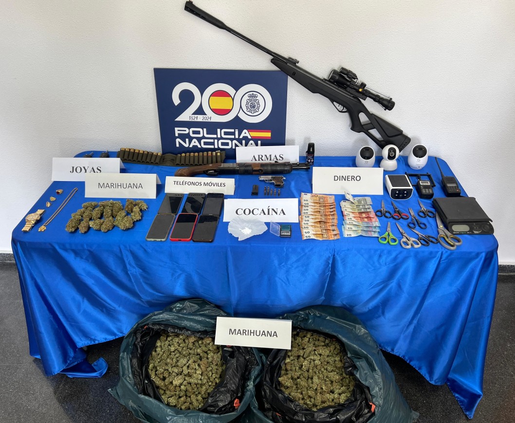 Cuatro detenidos por tráfico de drogas y tenencia de armas en Elda y Monforte del Cid Cuatro detenidos por tráfico de drogas y tenencia de armas en Elda y Monforte del Cid