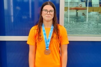 La nadadora eldense Andrea Monz&oacute; consigue un bronce en el Campeonato de Espa&ntilde;a Infantil