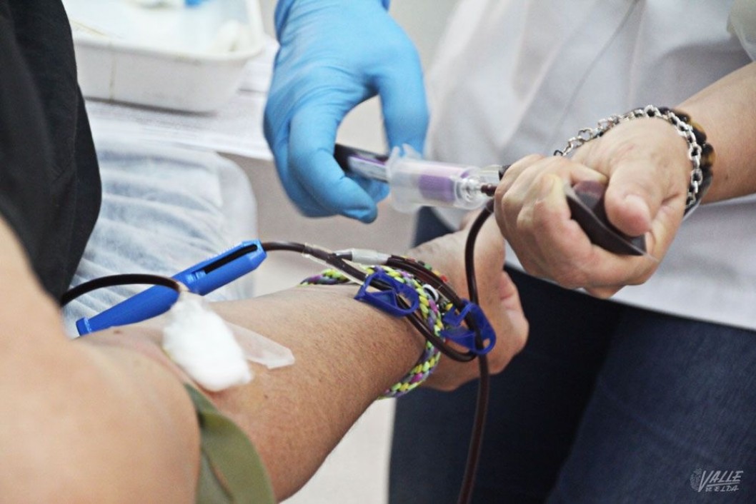 La Policía Local de Elda dona sangre para solidarizarse con un compañero La Policía Local de Elda dona sangre para solidarizarse con un compañero