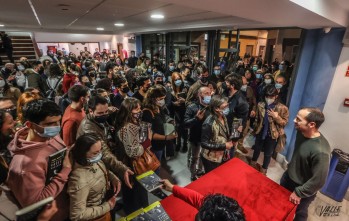 Petrer arrop&oacute; al c&oacute;mico &Aacute;ngel Mart&iacute;n, que hizo re&iacute;r a carcajadas al p&uacute;blico del Teatro Cervantes