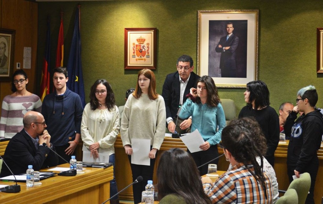 Los jóvenes de Petrer muestran su repulsa ante la violencia machista Los jóvenes de Petrer muestran su repulsa ante la violencia machista