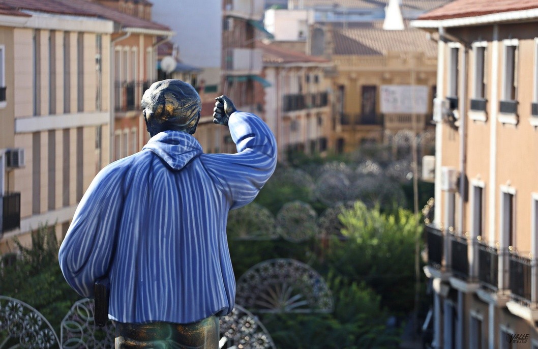 Las Fallas llenan de color y vida Elda con ácidas críticas y buen humor Las Fallas llenan de color y vida Elda con ácidas críticas y buen humor