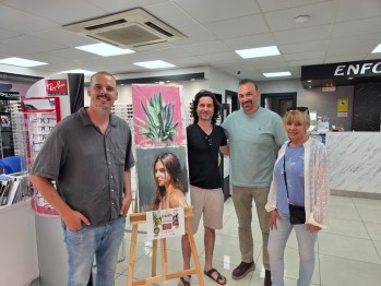 Una exposici&oacute;n de cuadros en los comercios de la avenida Alfonso XIII