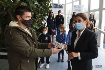 Sagrada Familia recibe un l&aacute;piz 3D de Kyoby por el 8&ordm; Concurso de Dibujo de San Ant&oacute;n organizado por Valle de Elda