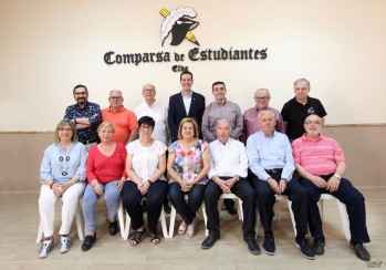 La Comparsa de Estudiantes re&uacute;ne a sus Botones de Oro