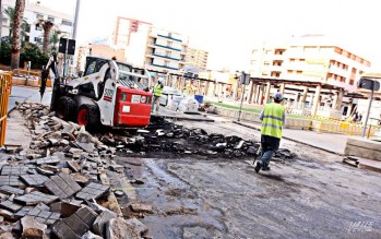 Servicios P&uacute;blicos coloca un paso de peatones elevado junto a la Plaza el Zapatero por seguridad
