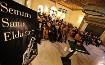 La Hermandad de Cofrad&iacute;as de Semana Santa present&oacute; su revista oficial de 2017