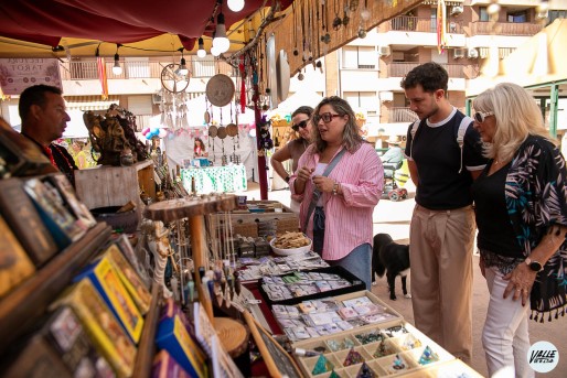 El mercado tem&aacute;tico de Petrer ha llegado a la plaza del mercado de la Frontera