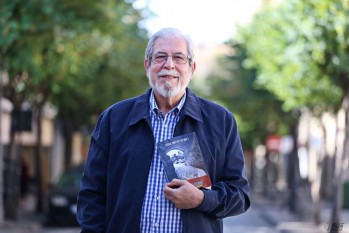 Miguel Barcala recopila sus vivencias de periodista en su  libro "Con sabor eldense"
