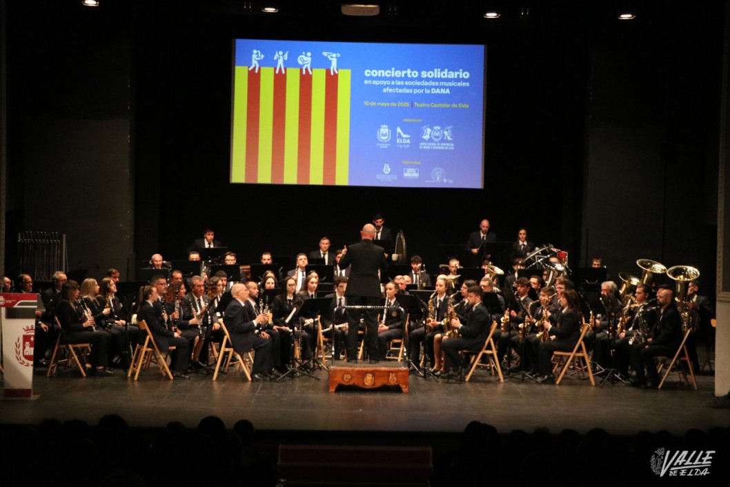 La música festera sonó al compás de la solidaridad La música festera sonó al compás de la solidaridad