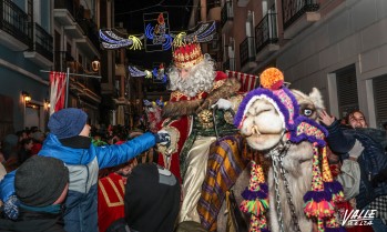 Los Reyes Magos volvieron a repartir ilusi&oacute;n en una espectacular Cabalgata