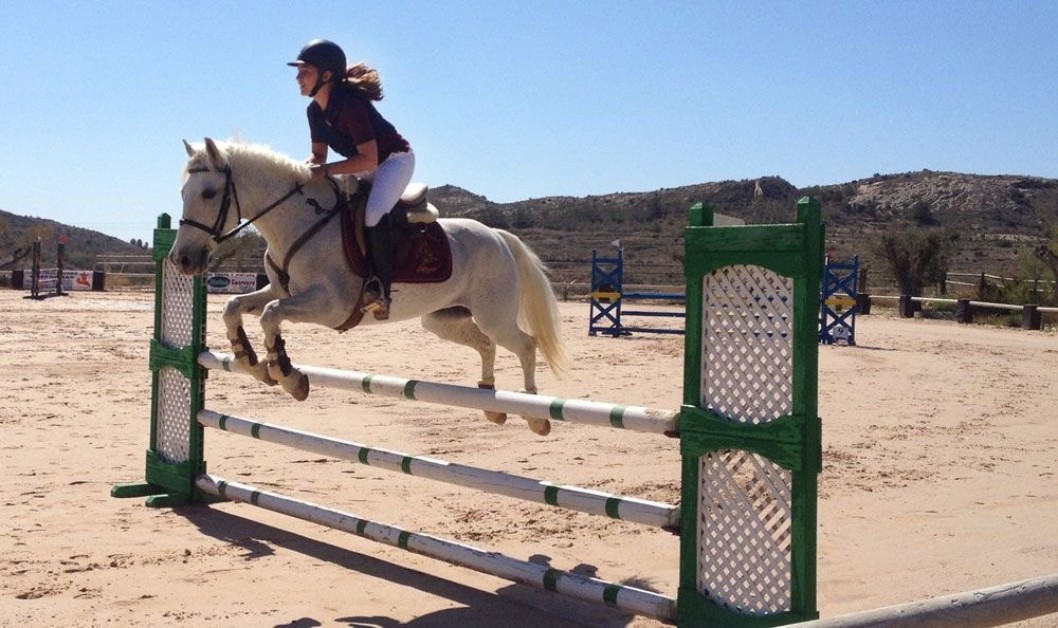 La amazona eldense Lucía Amat vence en la categoría Ponis C en Salto de Obstáculo La amazona eldense Lucía Amat vence en la categoría Ponis C en Salto de Obstáculo