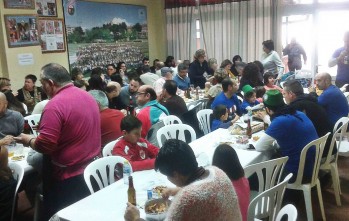 La comparsa Moros Nuevos de Petrer recauda en su Comida de Navidad 135 litros de alimentos para C&aacute;ritas Interparroquial