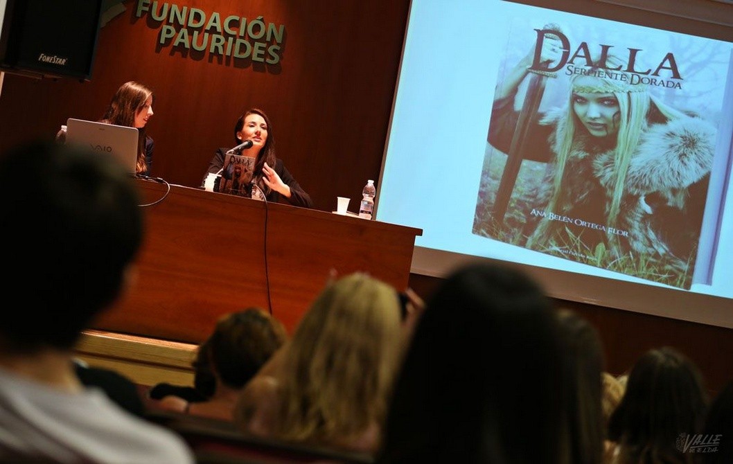 La obra "Dalla, serpiente dorada" de la eldense Ana Belén Ortega muestra "la fuerza y el valor de todas las mujeres" La obra "Dalla, serpiente dorada" de la eldense Ana Belén Ortega muestra "la fuerza y el valor de todas las mujeres"