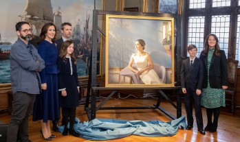 El petrerense Jes&uacute;s Herrera pinta el retrato oficial de la princesa Mary de Dinamarca por su 50 aniversario