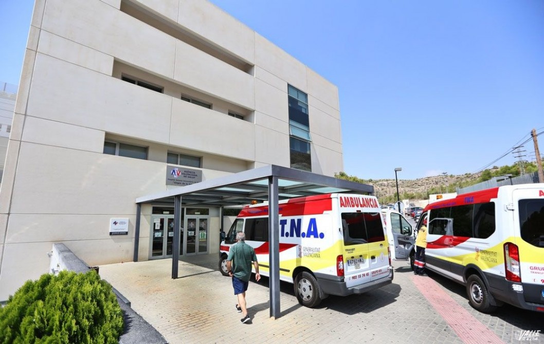 La Unidad de Hospitalización a Domicilio dispone de doce coches para realizar la atención sanitaria en casa La Unidad de Hospitalización a Domicilio dispone de doce coches para realizar la atención sanitaria en casa