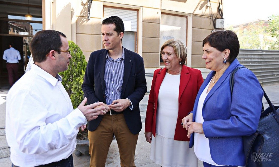Alfaro plantea a los candidatos socialistas al senado y al congreso las necesidades de los eldenses Alfaro plantea a los candidatos socialistas al senado y al congreso las necesidades de los eldenses