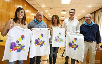 Lola Gonz&aacute;lez dibuja la camiseta de correr la traca, que por primera vez cuenta con un dise&ntilde;o para mujer 